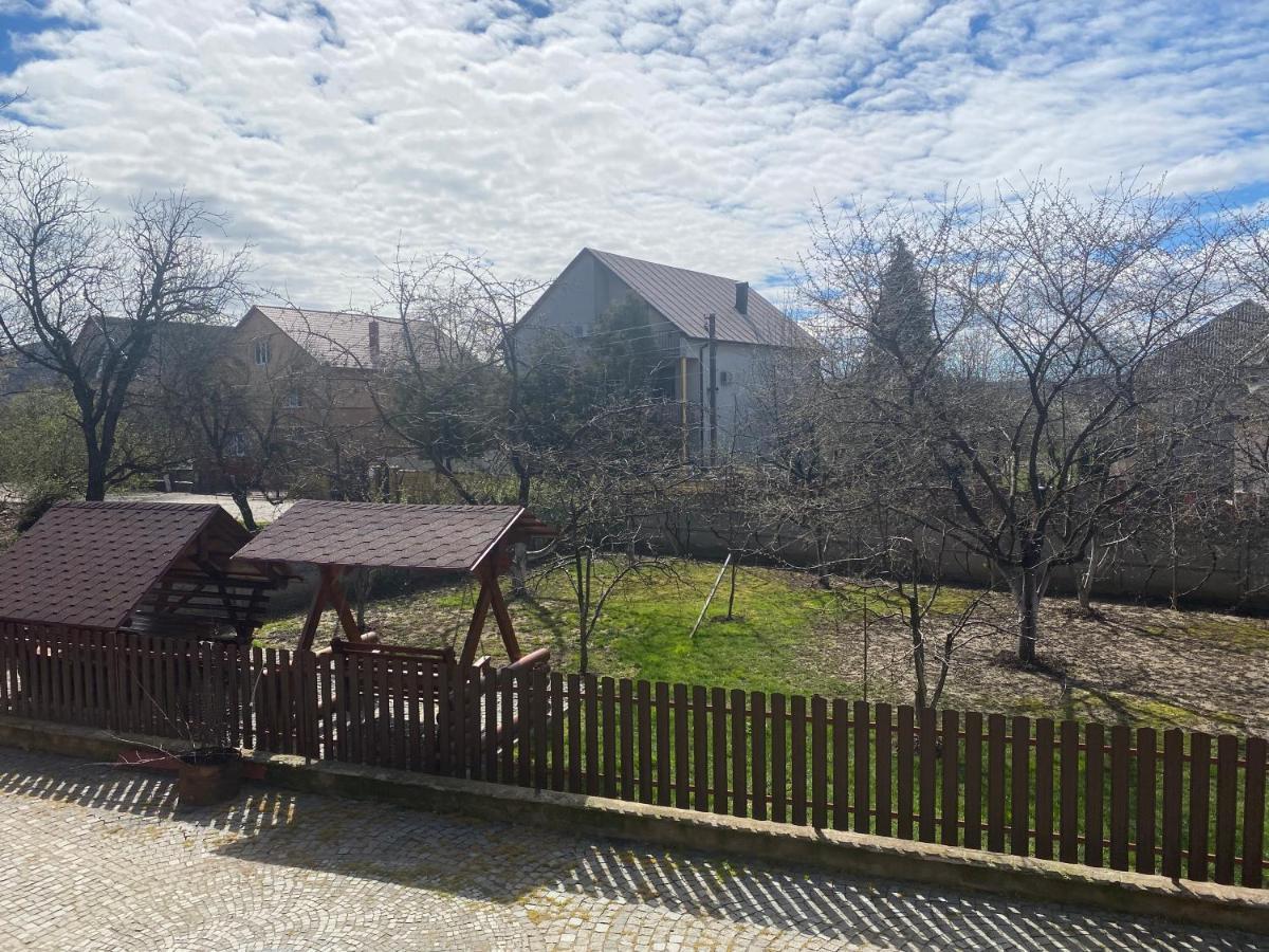 Катерина Hotel Chynadiyovo Buitenkant foto