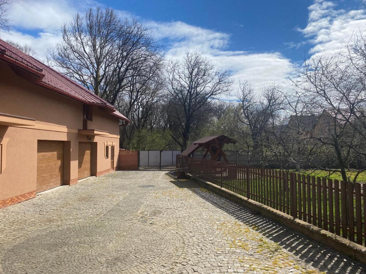 Катерина Hotel Chynadiyovo Buitenkant foto