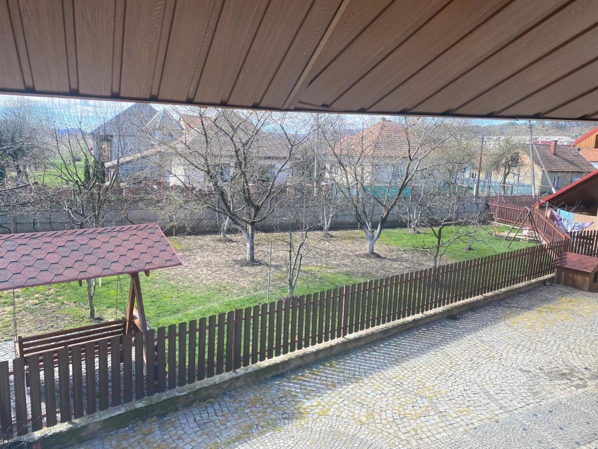 Катерина Hotel Chynadiyovo Buitenkant foto