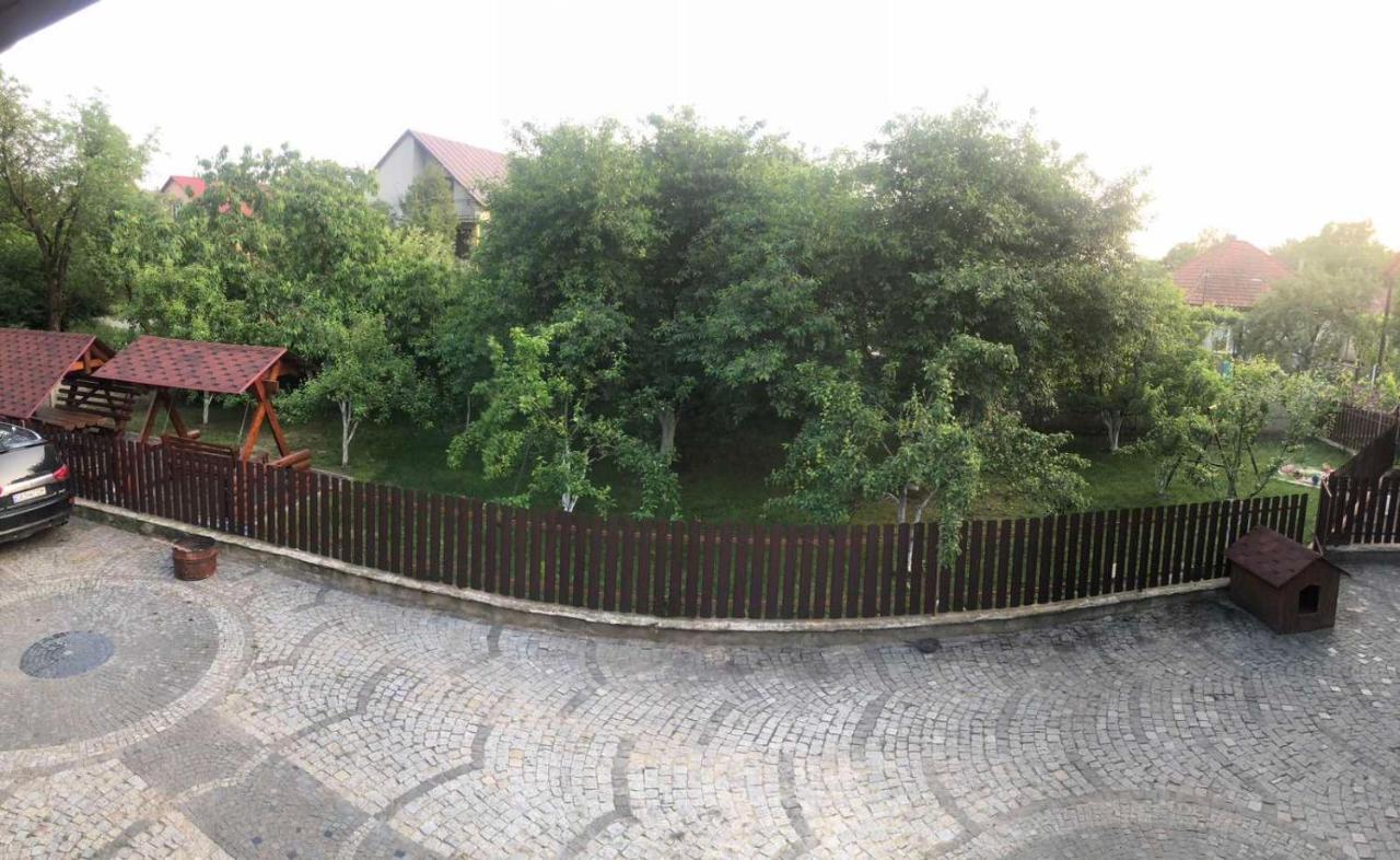 Катерина Hotel Chynadiyovo Buitenkant foto