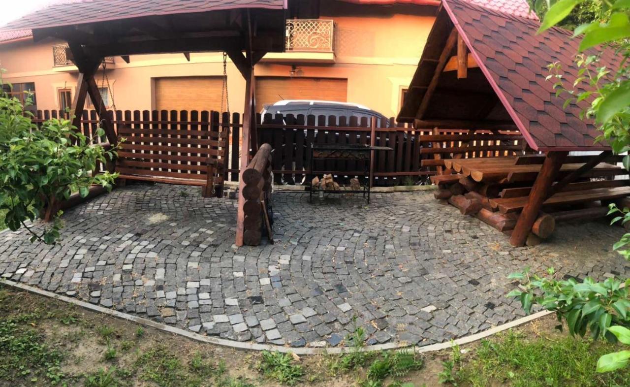 Катерина Hotel Chynadiyovo Buitenkant foto